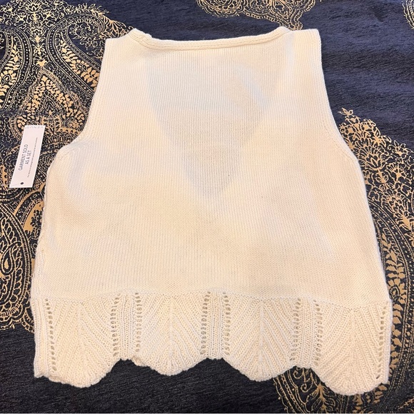 White Knit Sleeveless Top and Shorts Set - Picture 3 of 5